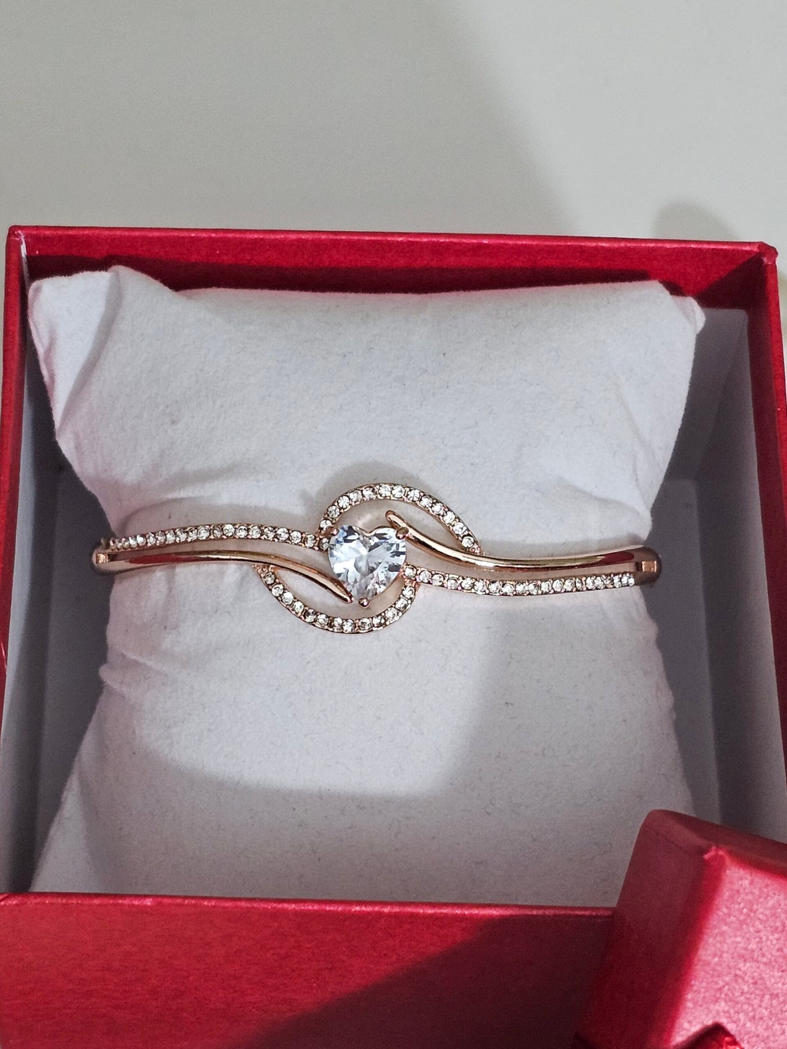 Royal radiance zircona heart